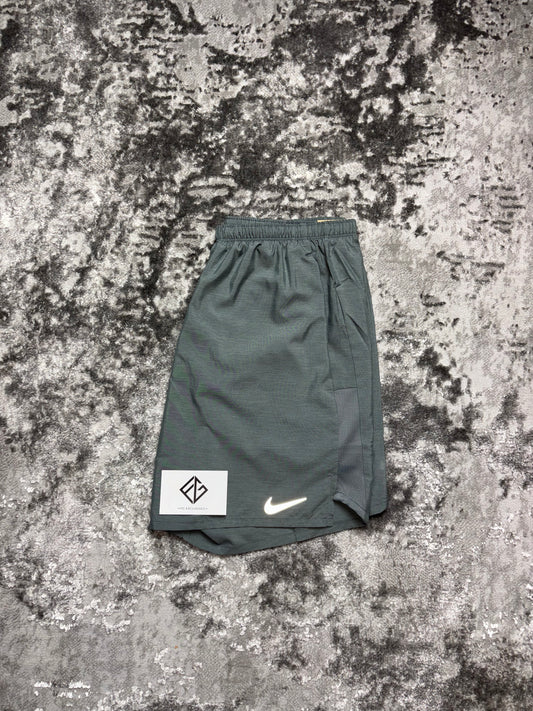 Nike 7" Challenger shorts 'Grey'