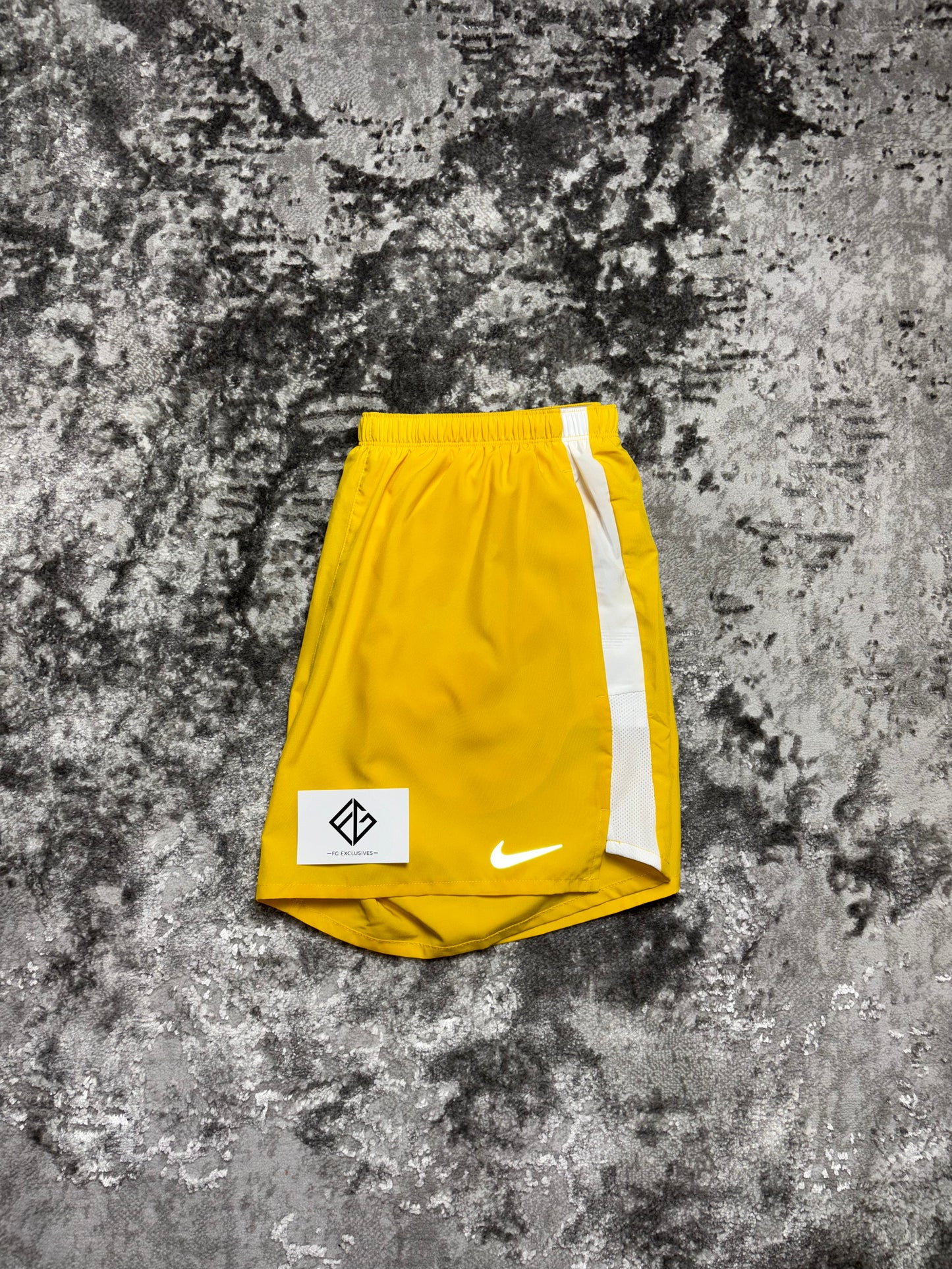 Nike 5" Challenger shorts 'Sulphur yellow'